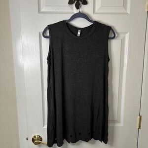 Acting Pro Cut-Out Scalloped Hemline Tunic Tee Shirt Size Medium Dark Gray
